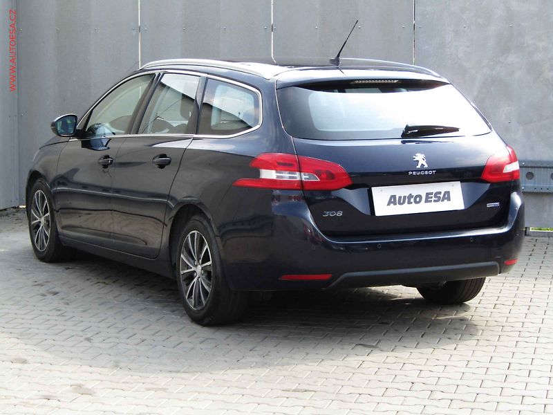 Peugeot 308 (2015) 2.0 HDi, servis.kniha, LED - fotka 6 z 19