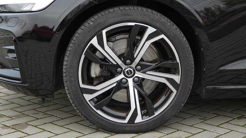 Volvo S60 B5 AWD Ultimate Dark - fotka 21 z 21