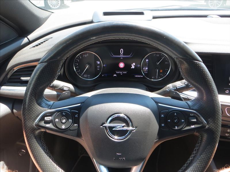 Opel Insignia 2,0 GSi 4x4 Sports Tourer AWD - fotka 28 z 31