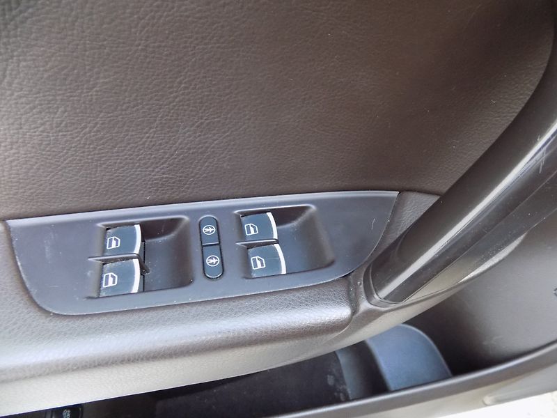 Volkswagen Touareg (2010) 3.0TDI/4x4/Chl.sedačky/LED/ - fotka 23 z 43