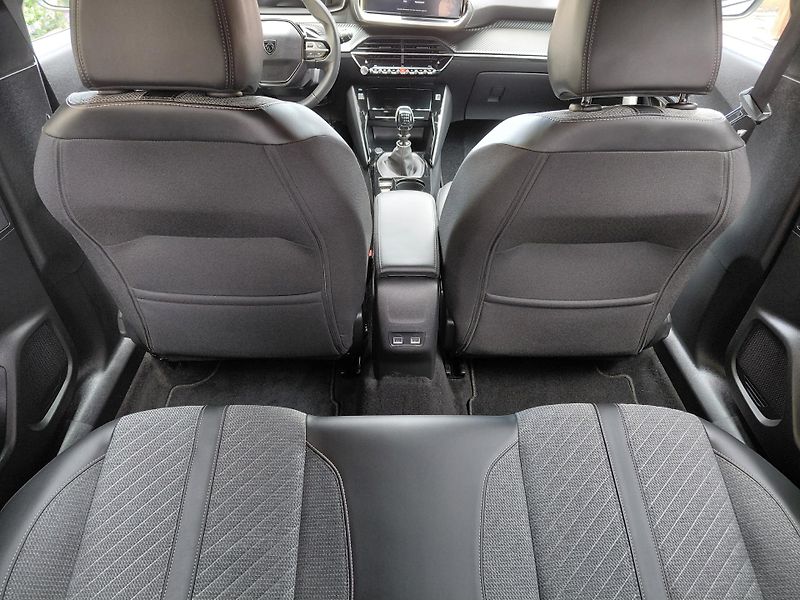 Peugeot 2008 (2024) 1.2i PureTech 110, 6-ti rychl. - fotka 12 z 12