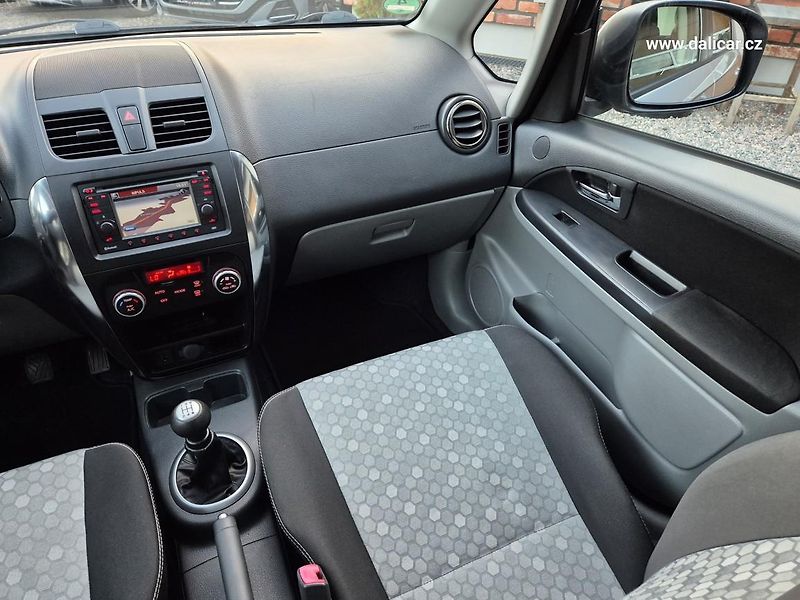 Suzuki SX4 (2013) 1.6VVT 88KW CITY + - fotka 30 z 53