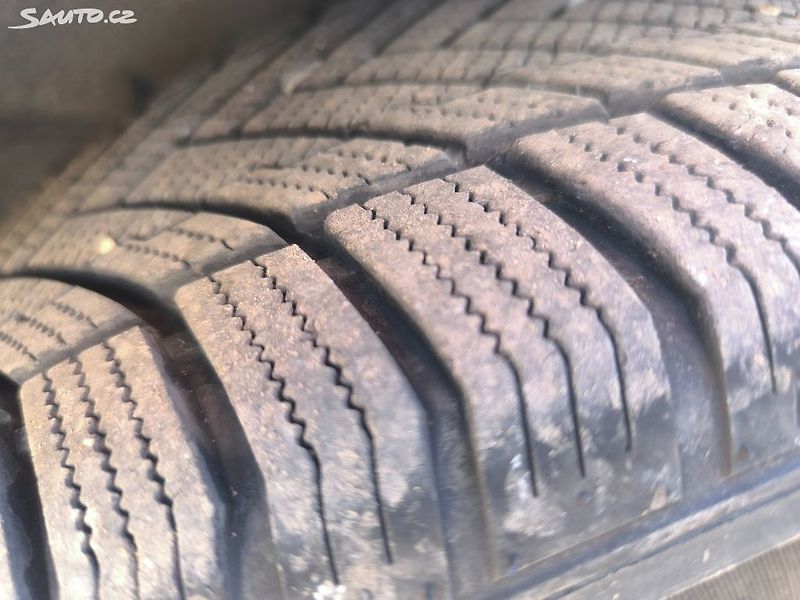 Volkswagen Jetta 1,9TDI BEZ DPF,KRÁSNÁ,220T.KM - fotka 23 z 29