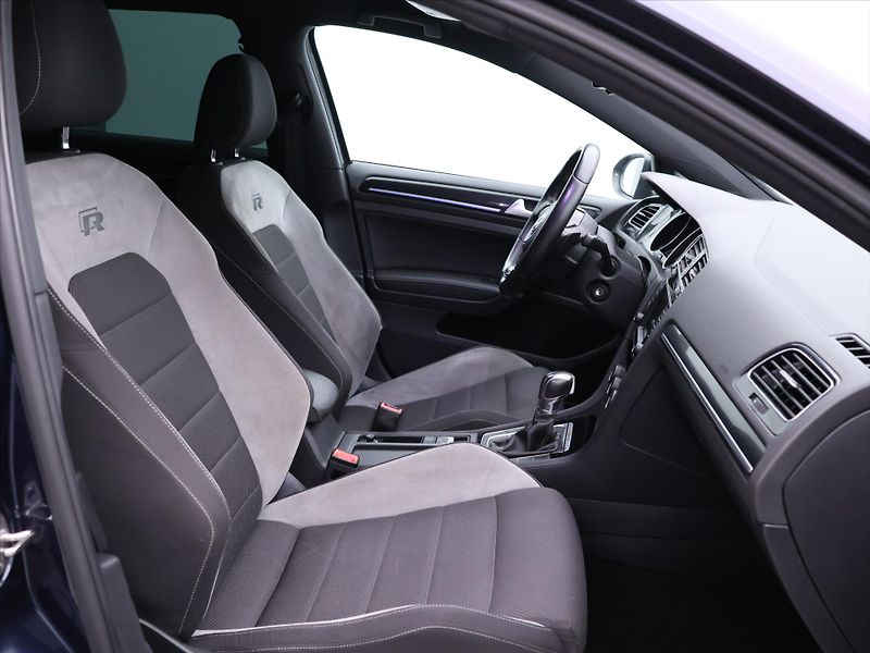 Volkswagen Golf 2,0 TSI R 221kW DSG 4Motion - fotka 11 z 31