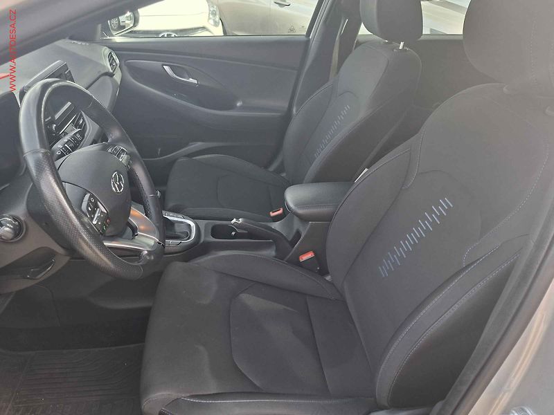 Hyundai i30 (2018) 1.4 TGDi, 2.maj,ČR, AC, tempo - fotka 9 z 19