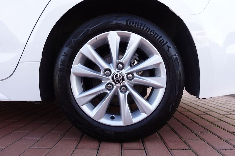 Toyota Corolla 2.0HSD e-CVT Comfort Tech - fotka 8 z 32