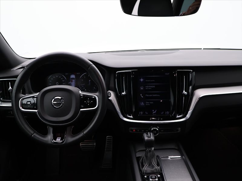 Volvo V60 2,0 T5 184kW Drive-E R-Design - fotka 26 z 34