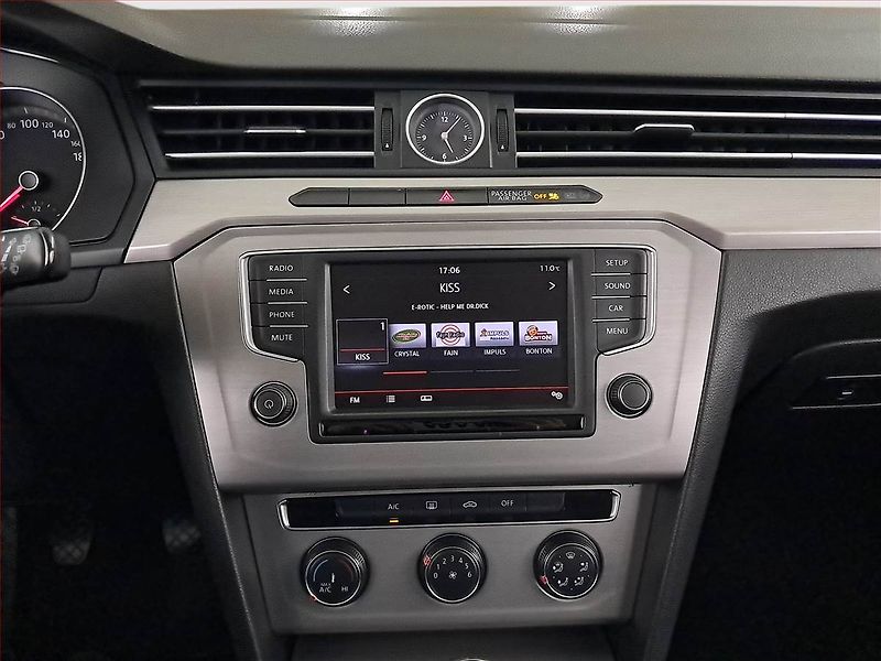 Volkswagen Passat (2016) 2.0 TDI, Tempomat - fotka 12 z 19