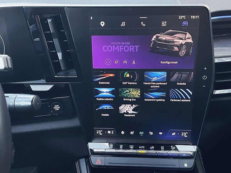 Renault Austral (2024) ICONIC full hybrid E-TECH 200 - fotka 13 z 30