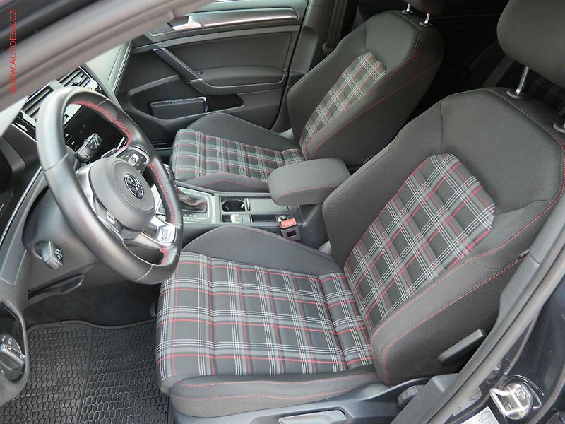 Volkswagen Golf (2017) 2.0 TSi, GTi, DSG - fotka 9 z 26