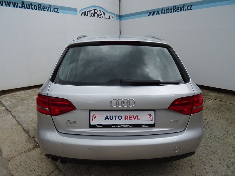 Audi A4 (2012) 2.0TDi,100kW,1maj,S.kniha,ALU - fotka 19 z 20