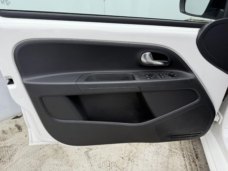 Volkswagen up! (2017) 1.0 MPI ser.knížka alu kola - fotka 17 z 25