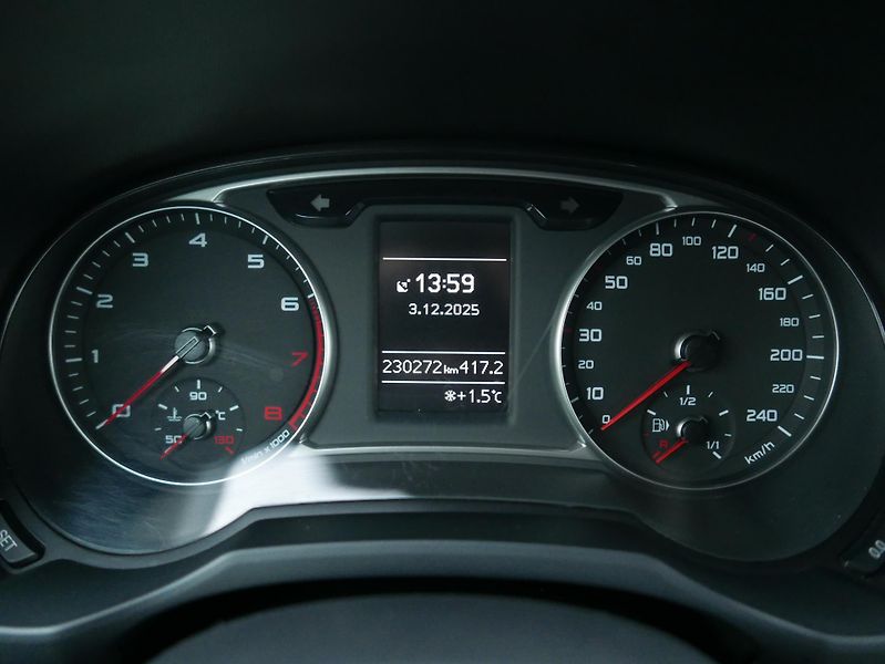 Audi A1 1,4 TFSI S-Line Navi Automat - fotka 26 z 34