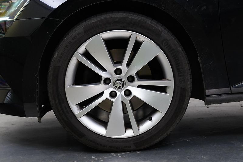 Škoda Superb - fotka 10 z 26