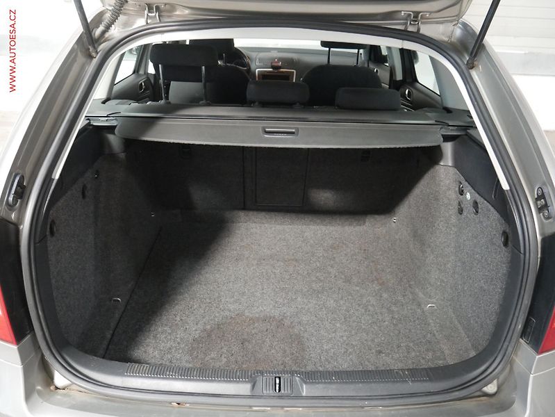 Škoda Octavia (2012) 1.6 TDI, ČR, AC, TZ, temp - fotka 7 z 17