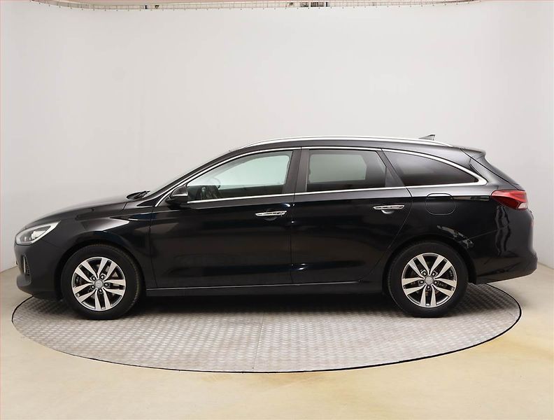 Hyundai i30 (2018) Premium 1.6 CRDi, Navi - fotka 3 z 21