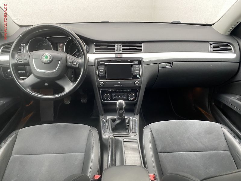 Škoda Superb (2012) 2.0 TDi, Ambition - fotka 8 z 17