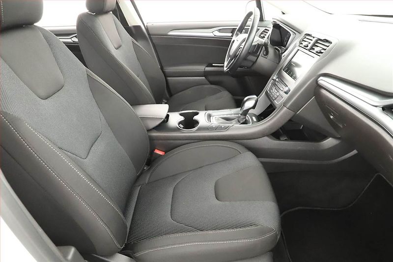Ford Mondeo (2017) 2.0 TDCI, Automat, Navi - fotka 7 z 21