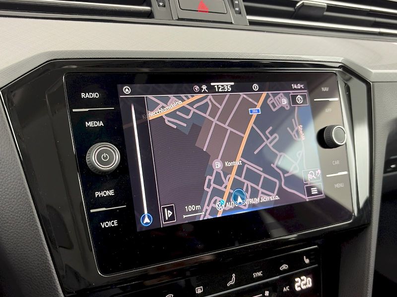 Volkswagen Passat (2022) Business 2.0 TDI 110kW - fotka 11 z 33