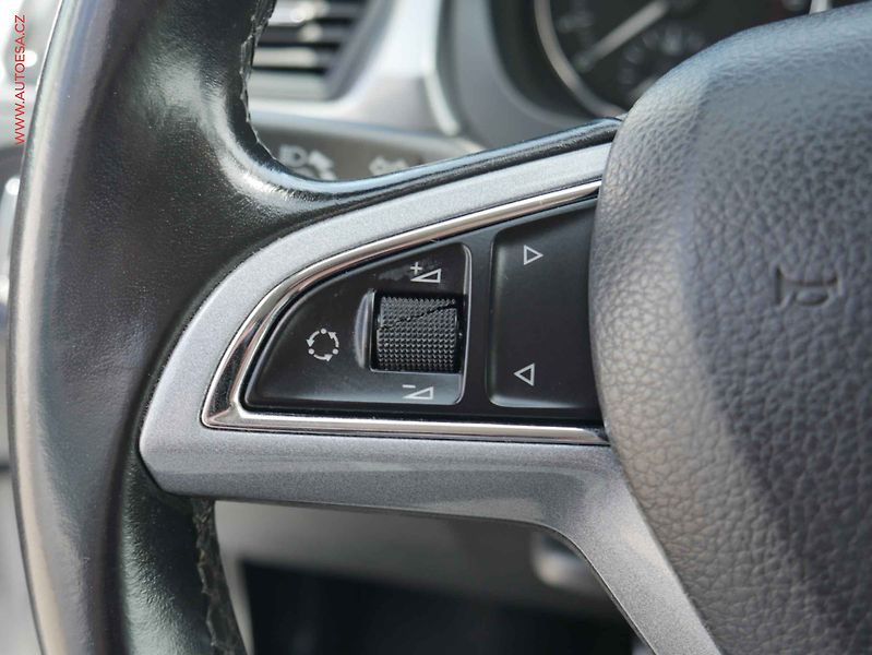Škoda Rapid (2014) 1.6 TDi, ČR, AC - fotka 14 z 18