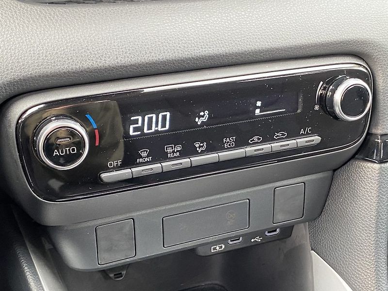 Toyota Yaris 1.5HEV, ČR-1m, Comfort, DPH - fotka 22 z 29