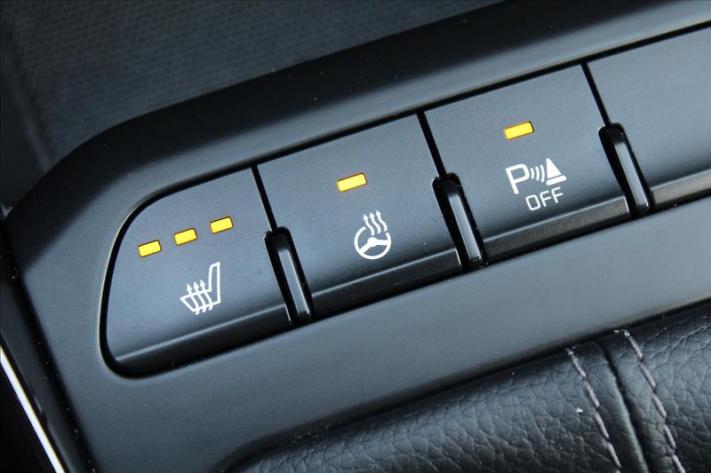 Kia Stonic 1,2 DPI  ČR,1.MAJITEL,EXCLUSIV - fotka 17 z 30