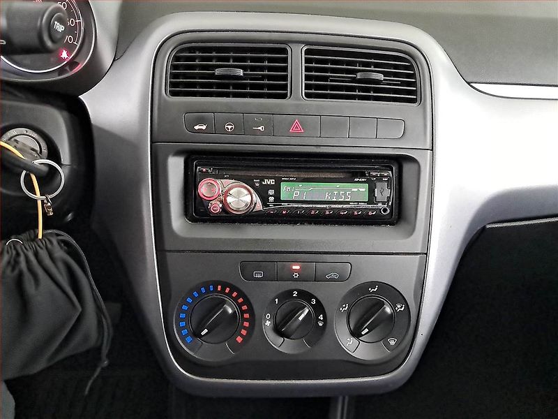Fiat Punto (2009) 1.2, nová STK, rezervace - fotka 12 z 14