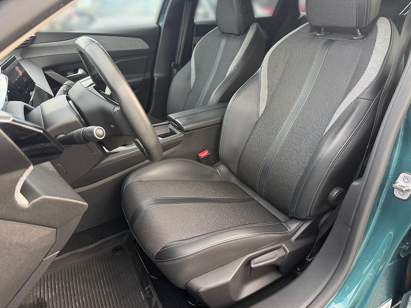 Peugeot 308 (2022) ALLURE PACK 1.5BHDi 96kW CZ - fotka 7 z 11