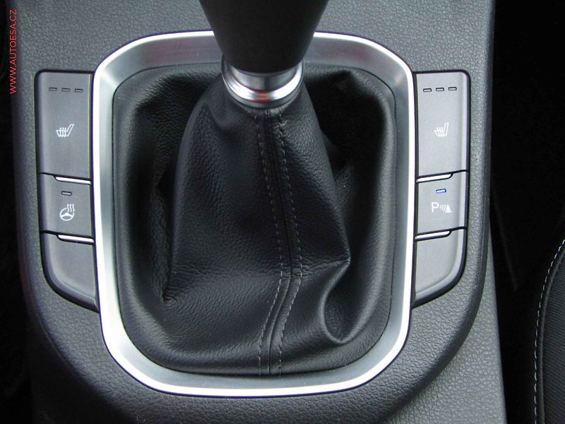Hyundai i30 (2021) 1.6 CRDi, 1.maj,ČR, LED - fotka 14 z 22