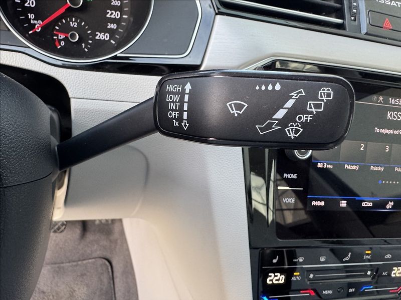 Volkswagen Passat 2,0 TDI DSG ELEGANCE 1.maj. ČR - fotka 30 z 50
