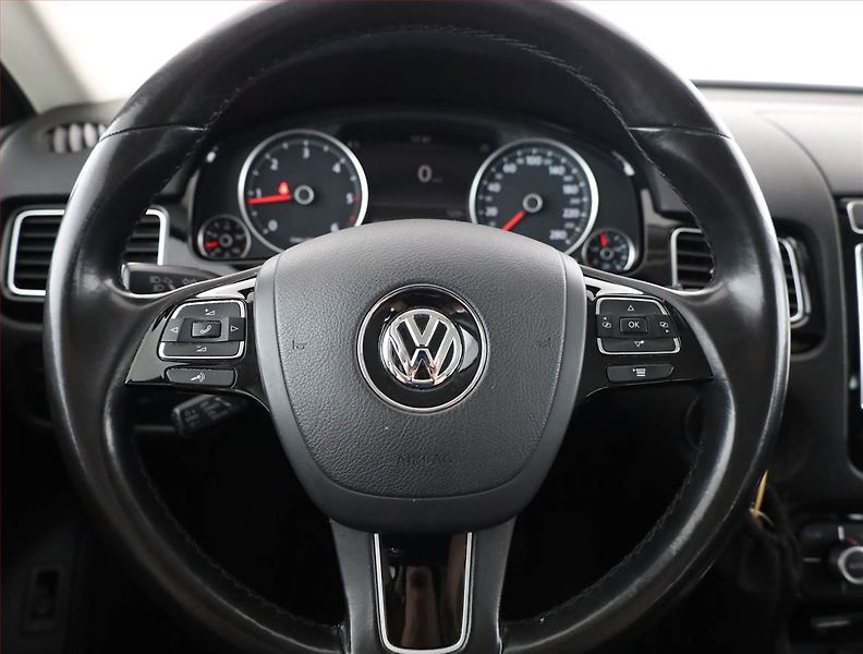 Volkswagen Touareg (2015) 3.0 TDI, 4X4, Automat, Navi - fotka 8 z 20