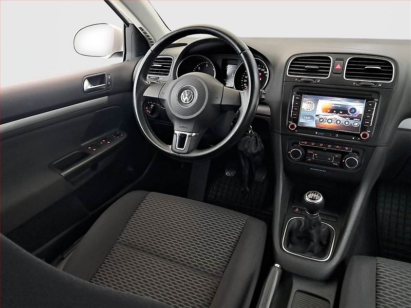 Volkswagen Golf (2010) 1.6 TDI, 4X4, Tempomat - fotka 7 z 16