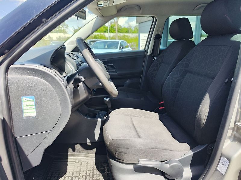 Škoda Fabia 1.6 TDi/55kW Ambiente - fotka 12 z 28