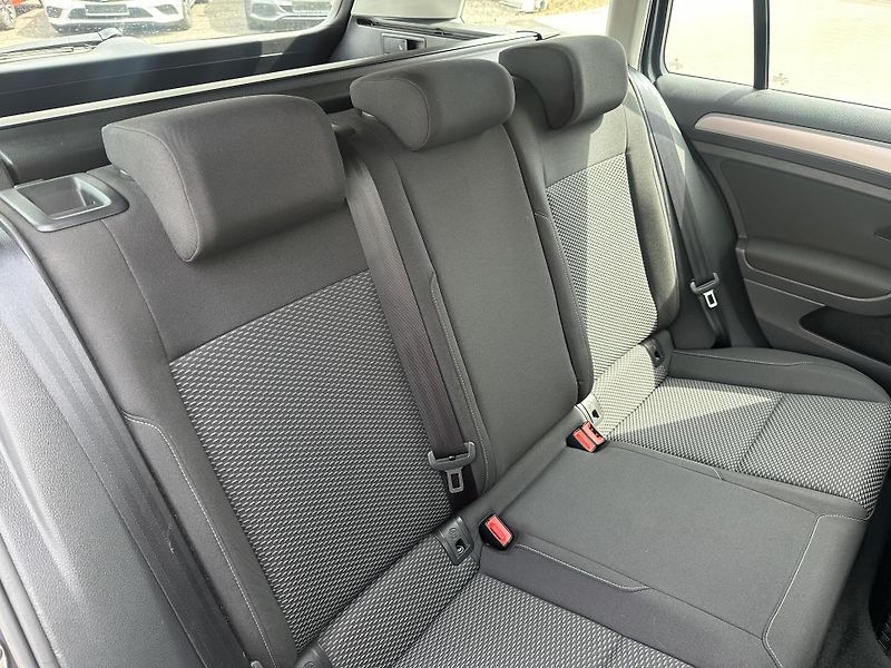 Volkswagen Golf (2018) 1.0TSI ser.knížka nová TK - fotka 17 z 27