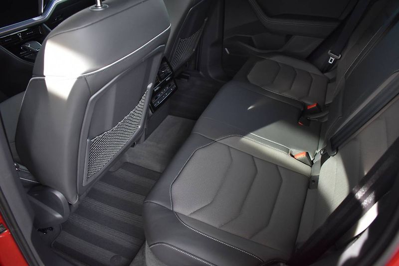 Volkswagen Touareg (2025) R-Line 3.0TDI 210kW,webasto,ta - fotka 12 z 32