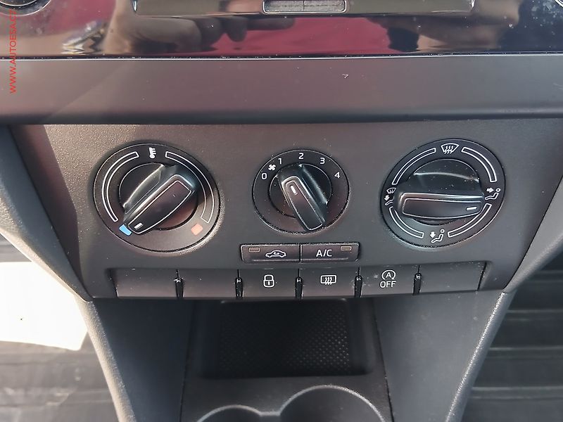 Škoda Rapid (2015) 1.4 TDi, 2.maj,ČR, Klima - fotka 16 z 22