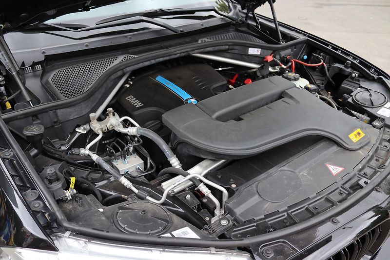 BMW X5 XDRIVE 40e F15 230kW DPH - fotka 47 z 48
