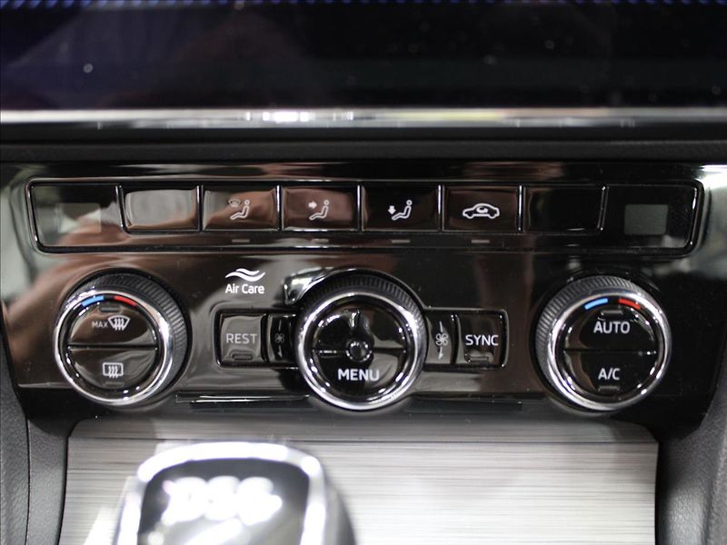 Škoda Superb 2,0 TDI DSG LED 1.majitel - fotka 25 z 37