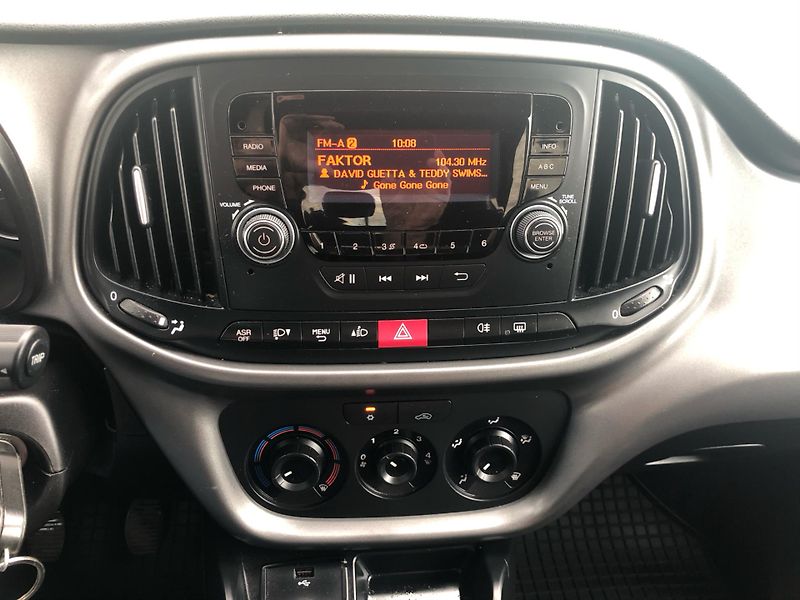 Fiat Dobló 1.4 i - fotka 18 z 28