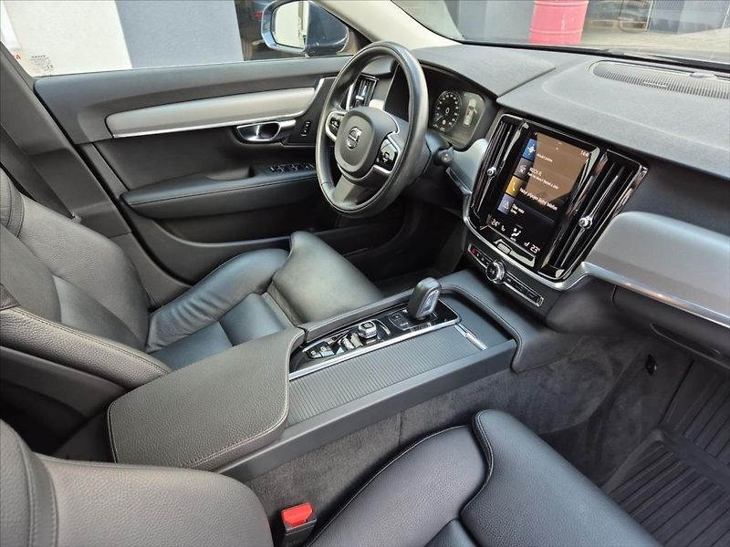Volvo V90 2,0 B4 FWD Momentum Advanced - fotka 14 z 18