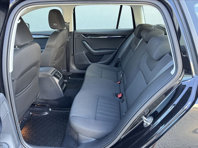 Škoda Octavia 2,0 TDI DSG STYLE DPH 1.maj ČR - fotka 19 z 50