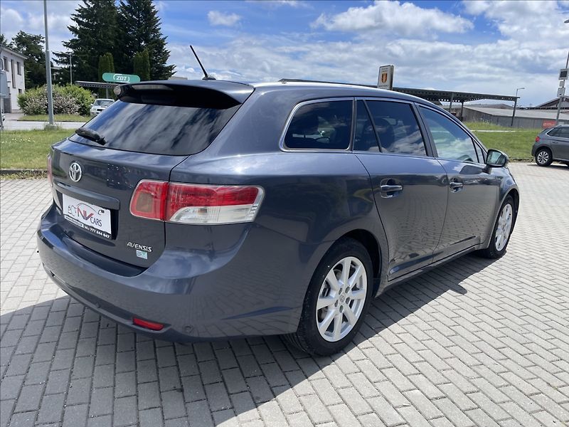 Toyota Avensis 2,0 D-4D 93 kw Klima bez koroz - fotka 4 z 30