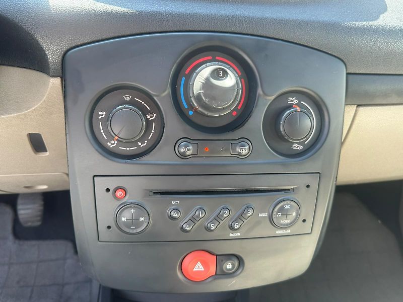 Renault Clio (2007) 1.2i, 55KW - fotka 20 z 20