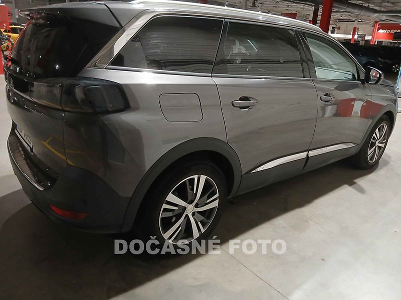 Peugeot 5008 (2022) 1.2 PT, 1.maj,ČR, Allure - fotka 2 z 3