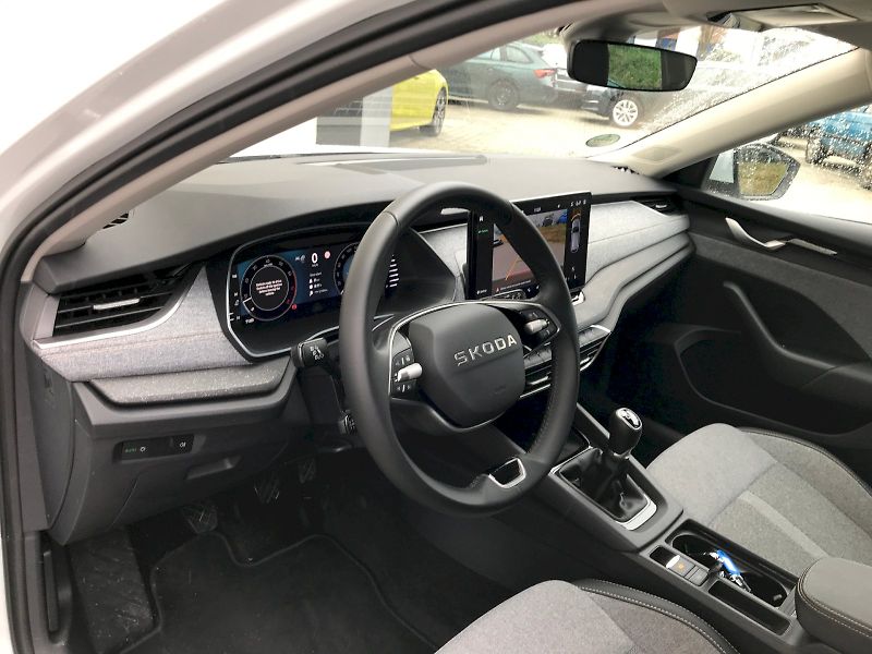 Škoda Octavia (2025) COMBI TOP SELECTION 1,5 TSI 11 - fotka 18 z 27