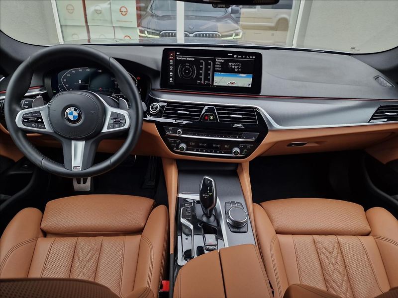 BMW Řada 5 520d Xdrive M-Sport ČR,1.Maj. - fotka 24 z 50