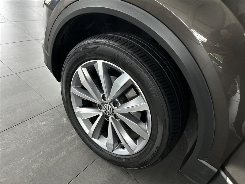 Volkswagen T-Roc 1,5   TSI 110kW,STYLE,TAŽNÉ - fotka 28 z 28