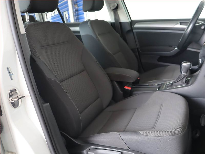 Volkswagen Golf (2016) 1.6 TDI, Automat, Serv.kniha - fotka 9 z 16
