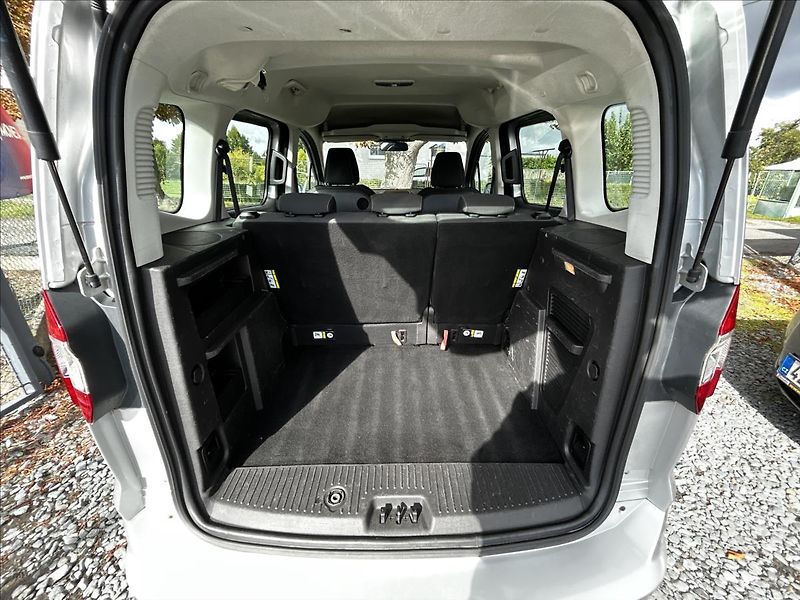 Ford Tourneo Courier 1,0 i 74 kW  Tempomat,Isofix - fotka 37 z 50