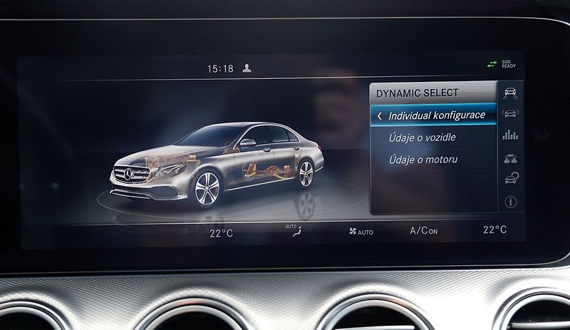 Mercedes-Benz Třídy E E 220d AMG/LED/AT9/kůže - fotka 37 z 46